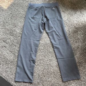 Gray Medium Tall women’s FIGS scrub pants!